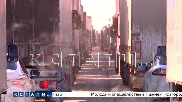 Многокилометровые пробки сковали трассу М-7