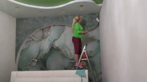 Как легко обновить спальню: Наносим жидкие обои шаг за шагом.