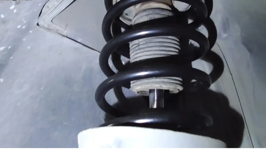 Замена пружины и верхней опоры передней стойки Opel Omega B