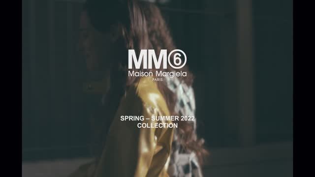 Показ коллекции MM6 Maison Margiela весна-лето 2022