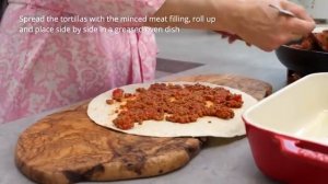 Мексиканские энчиладас с мясным фаршем и сыром