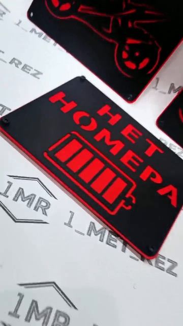 Железный характер: кастомные таблички для байка