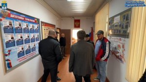 Глава района Зураб Куччаев оценил условия и потенциал школы в селе Ури.