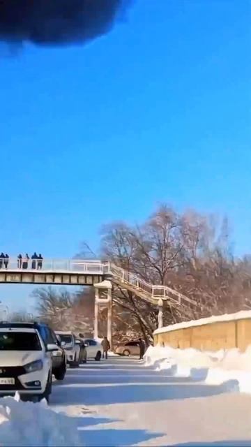 ⚠️В Тамбовской области сошли с рельсов и загорелись грузовые вагоны с бензином, – сообщили в РЖД… смотреть онлайн