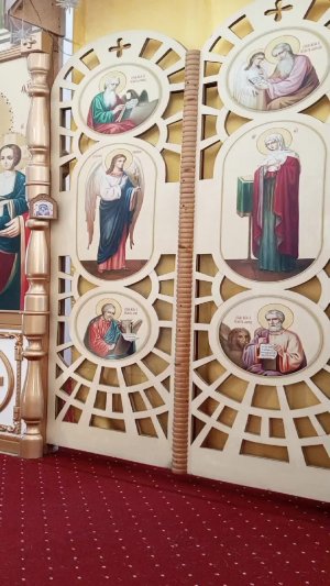 Божественная служба в храме Святой Троицы