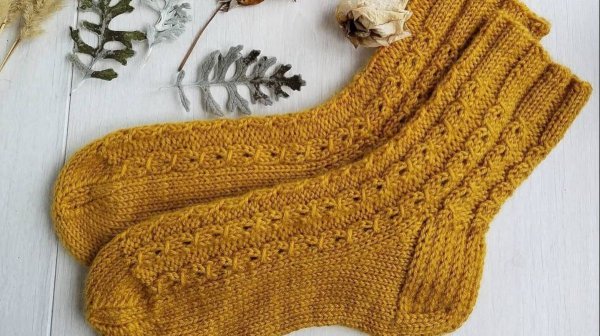 Незамысловатый узор для носков / узор на основе резинки / вяжется просто.