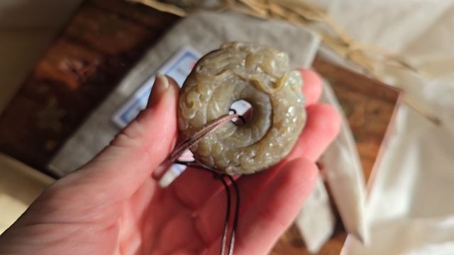 _Дракон Магии_ диск Би из медового нефрита сертификат 0035