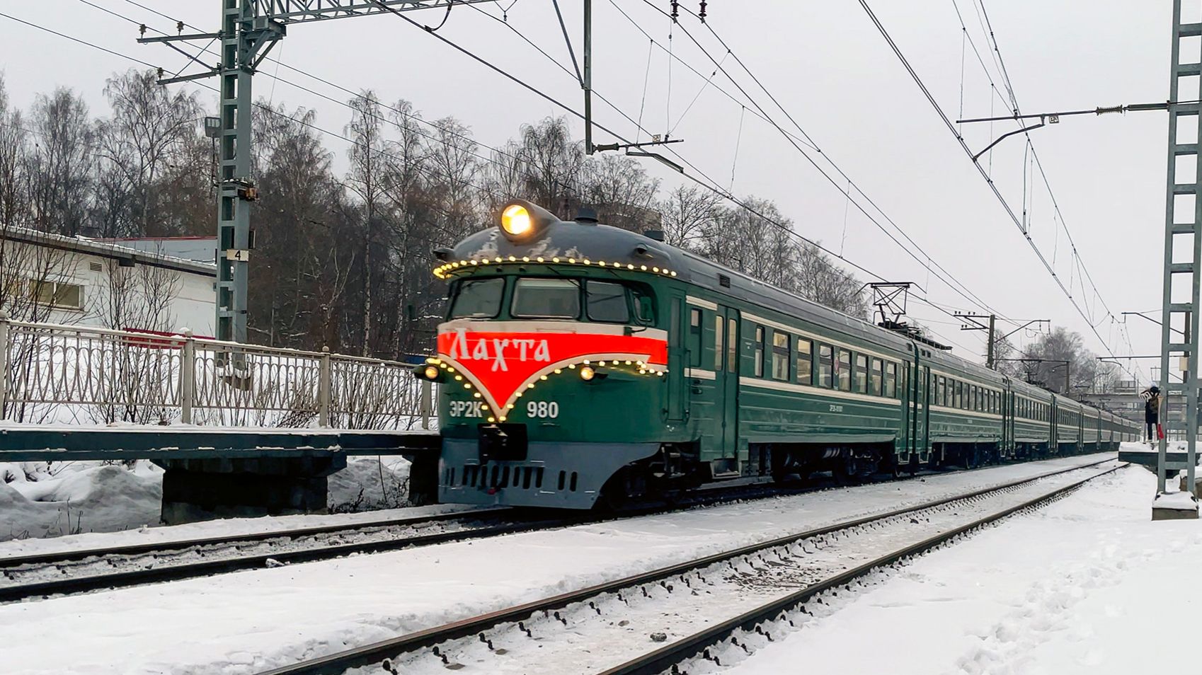 Электропоезд ЭР2К-980 Лахта смотреть онлайн