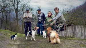 Тяжелая жизнь пожилой пары в горной деревне на границе с Румынией