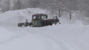 ТАКИЕ СУГРОБЫ ПОД СИЛУ ТОЛЬКО ЕМУ! ТРАКТОР ДТ-75 ЧИСТИТ СНЕГ.