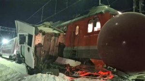 Пассажирский поезд столкнулся с грузовиком в Мордовии