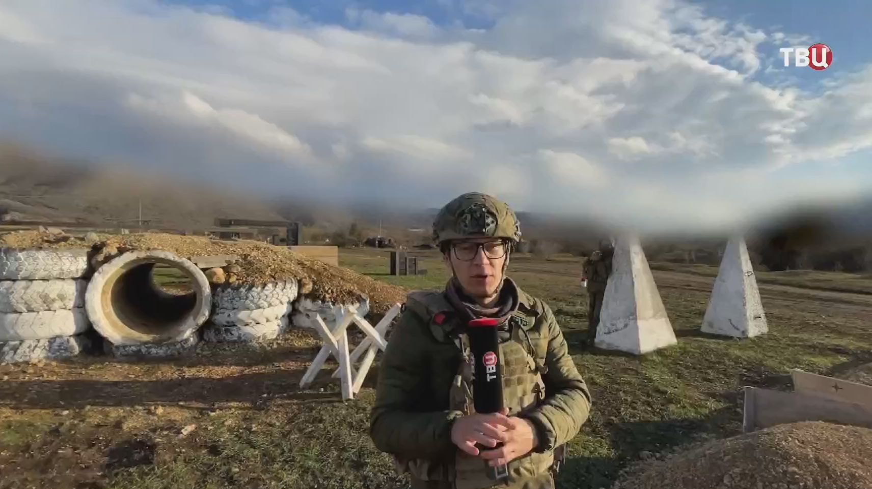 На полигонах Южного военного округа ведется подготовка контрактников Минобороны смотреть онлайн