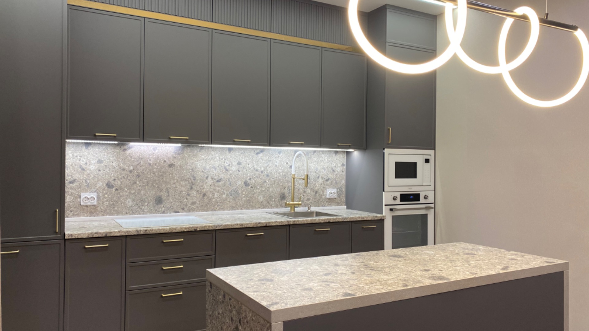 Кухня с островом на заказ в Уфе  Мармылево. Мебель в короткие сроки и по выгодной цене