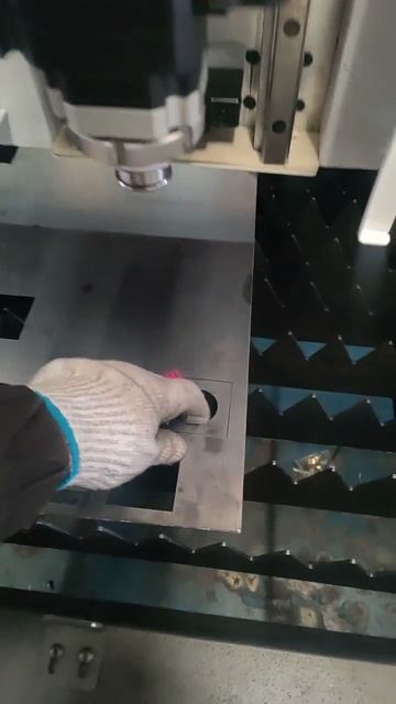 Демонстрация качества резки с помощью лазерного станка XTLASER W1530 мощностью 1,5 кВт. смотреть онлайн