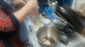 ГРЕЮ УЛИЧНЫХ КОТОВ. ВЫПЕКАЮ БОРОДИНСКИЙ ХЛЕБ