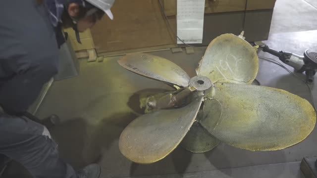 Процесс производства морских гребных винтов. Производитель винтов для катеров, кораблей, баркасов. смотреть онлайн