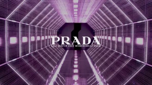 Показ женской коллекции Prada осень-зима 2022-2023