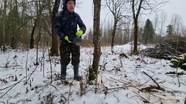 Работа бензопилой
