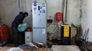 Собираю строительные леса из Хлама.
Рванул отопительный котел.