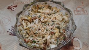 Салат с пекинской капустой, яблоком и сельдереем