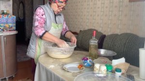 Сегодня хлебный день. Мешу тесто на хлеб.