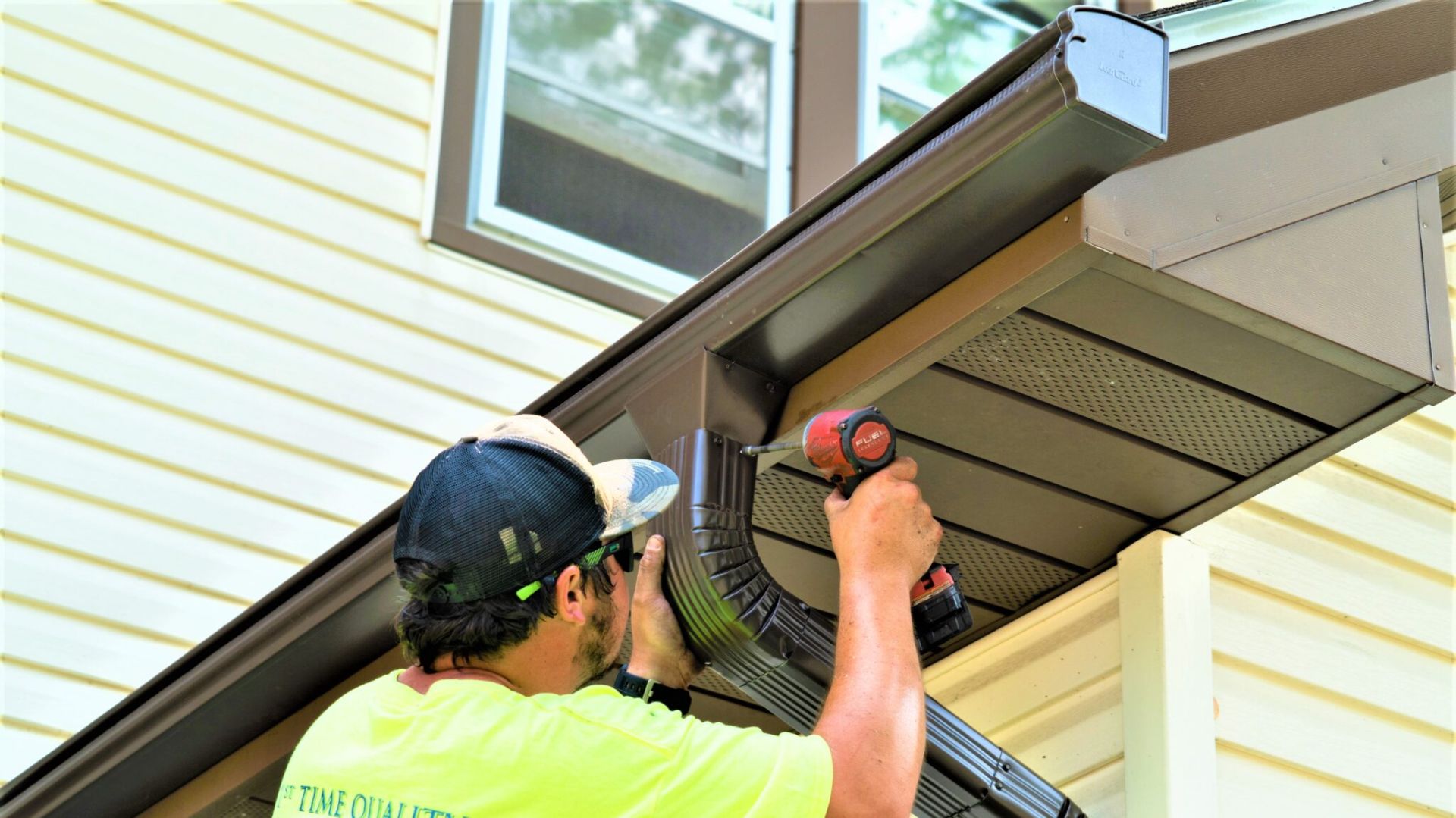 Инструкцию по монтажу прямоугольной металлической водосточной системы смотреть онлайн