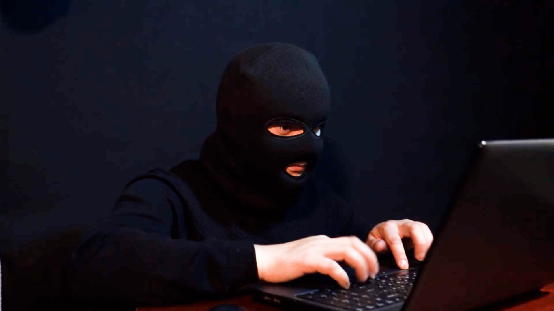 IT-ПРЕДАТЕЛЬ смотреть онлайн