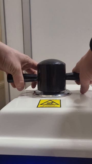 Лабораторный металлографический пресс 