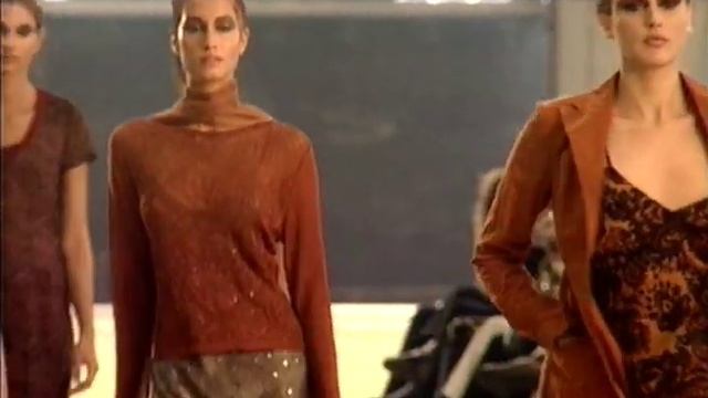 Показ женской коллекции Dries Van Noten весна-лето 1997