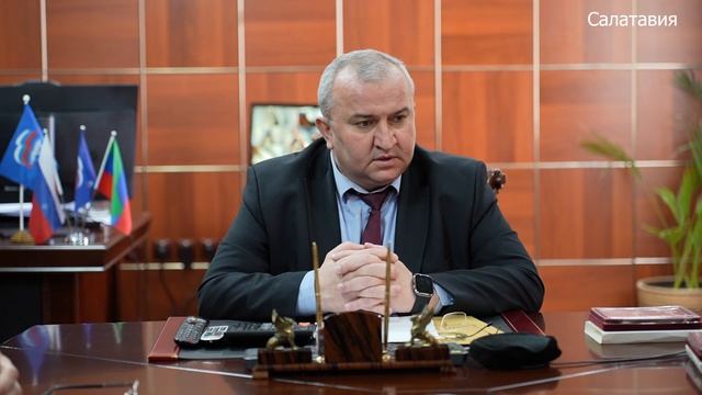 Глава Казбековского района вручил ордена Мужества родным погибших героев СВО смотреть онлайн