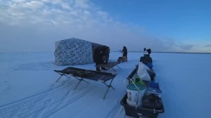 ЖИВЕМ В ПАЛАТКЕ НА БЕЛОМ МОРЕ! КАК ПОМОРЫ МЕНЯ НАВАГУ УЧИЛИ ЛОВИТ? ЗИМНЯЯ РЫБАЛКА, БОЛЬШОЙ ФИЛЬМ!