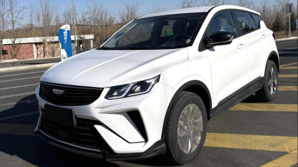 Geely Binyue (Geely Coolray) 1.5 CVT 2025 смотреть онлайн