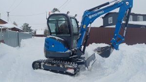 Расчистка снега мини эксковатором R32