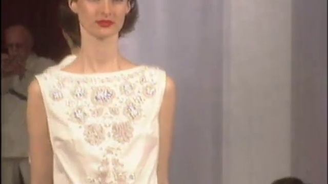 Показ женской коллекции Dries Van Noten весна-лето 1995