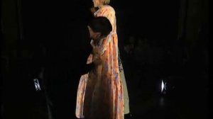 Показ женской коллекции Viktor & Rolf осень-зима 1999-2000