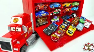 4k | Машинки Тачки распаковка — сортируем Молнию Маккуина в трейлер Мака