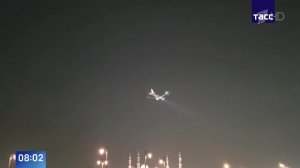 Приземлившийся в Абу-Даби самолет российской делегации попал на видео.