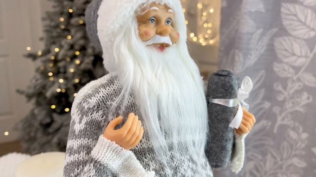 Фигура под ёлку САНТА-ЮЛИНЕССЕН в сером костюме, полиэстер, 30 см, 560088-1