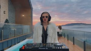 Laura Loove - Bukovel Sunrise Villa DJ Set｜ Organic House