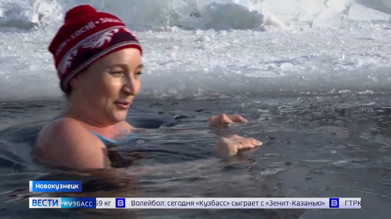 Кузбасские моржи провели рекордное время в ледяной воде новосибирского озера смотреть онлайн