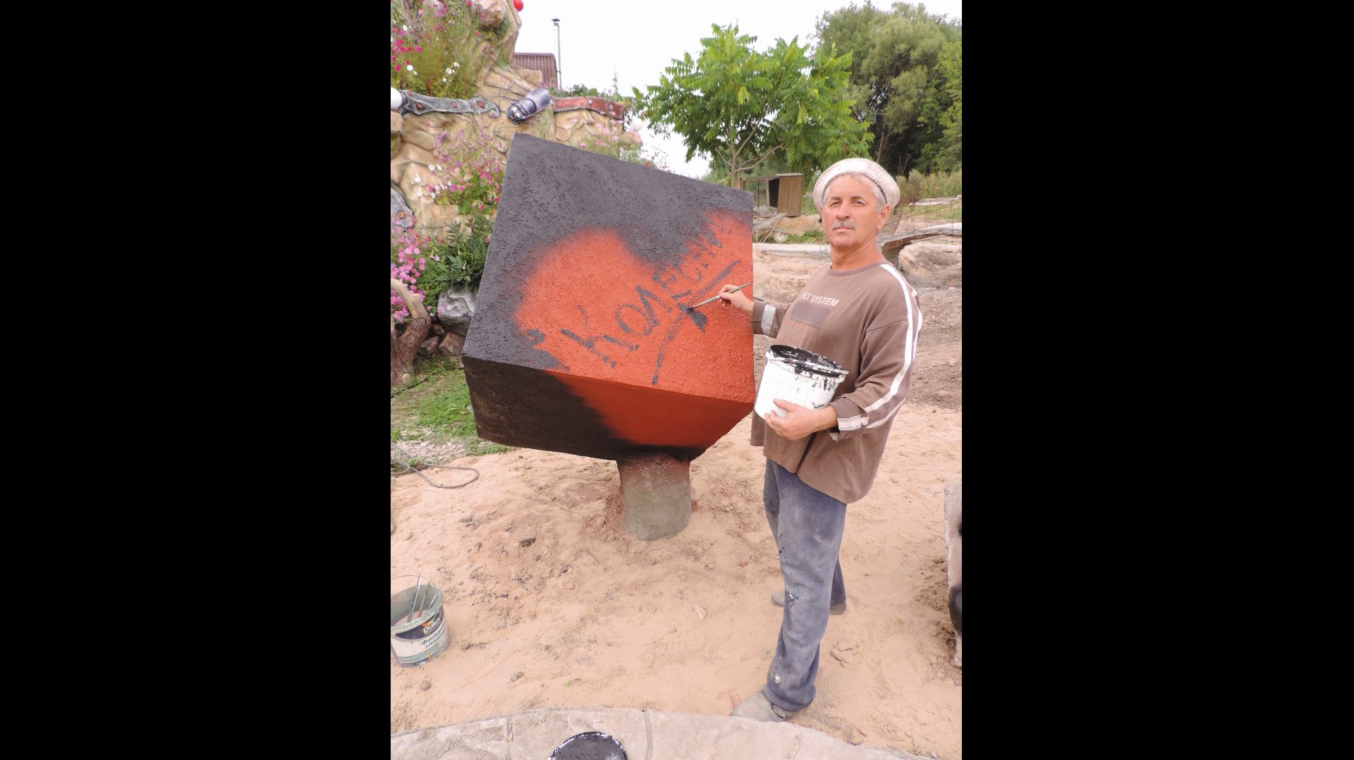 чёрный  куб  Малевича  из  арт бетона.. чёрный  куб  Колесниковича.