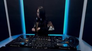 ANNA ZEMSKOVA — DARK MINIMAL TECHNO