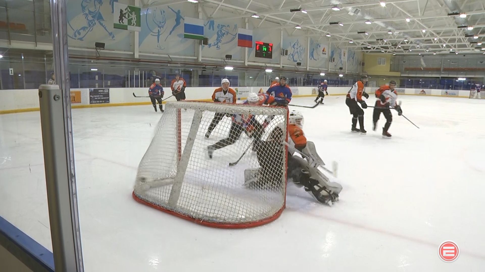 Ревдинская хоккейная команда успешно выступает в турнире «Лига заводов» смотреть онлайн