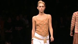 Показ женской коллекции Dries Van Noten весна-лето 2001