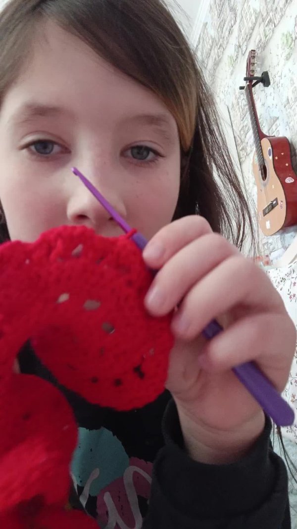 выполняю задания творческие и спортивные а так всё