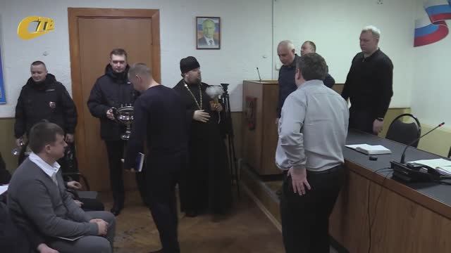 СВЯЩЕННИК ХРАМА ПРЕПОДОБНОГО СЕРГИЯ РАДОНЕЖСКОГО ПОСЕТИЛ ОДНО ИЗ ОТДЕЛЕНИЙ ПОЛИЦИИ ЖЕЛЕЗНОГОРСКА смотреть онлайн