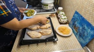 Куриное филе с киви в духовке / Салат с сыром косичка