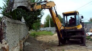 как  разрушить  забор  из арт  бетона    простоявшего  10  лет.проверка  на  прочность.