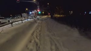 Газеты куплены.Теперь надо вырваться из заснеженного Солнечногорска.Покидаем ночной город.Едем домой