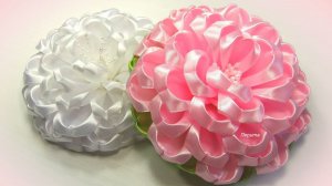 Красивые объёмные цветы из атласных лент. Цветы канзаши своими руками.